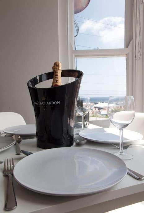 Stunning 2 Bed Apartment With Sea Views, เพนแซนซ์ ภายนอก รูปภาพ