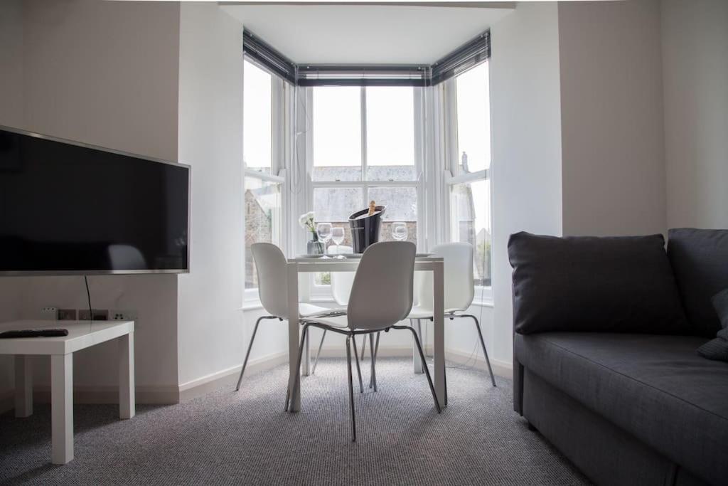 Stunning 2 Bed Apartment With Sea Views, เพนแซนซ์ ภายนอก รูปภาพ