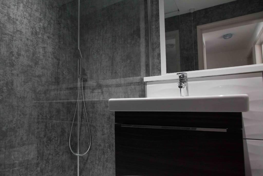 Stunning 2 Bed Apartment With Sea Views, เพนแซนซ์ ภายนอก รูปภาพ